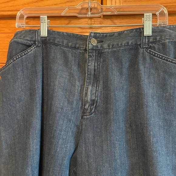 Croft & Barrow stretch Blue Denim Capris Jeans no size (see measurements). 34? - Picture 3 of 4